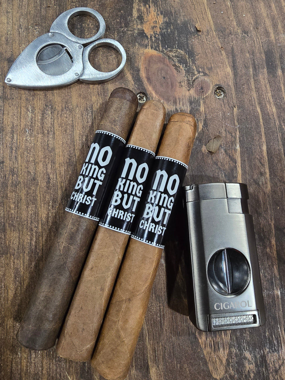 No King But Christ Three pack Cigar with Straight Cutter. 1 Habano Box Pressed, 1 Habano Toro, one Maduro (LIGHTER NOT INCLUDED)