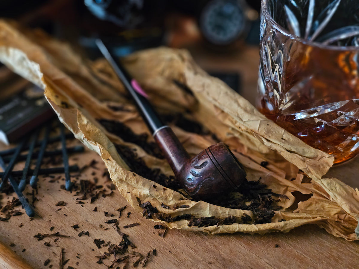 Vintage Carved Briar Pipe – Handcrafted Classic with Character
